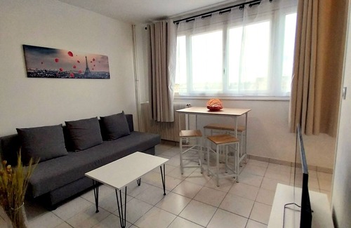 Houilles Apartamento | Vrbo Property