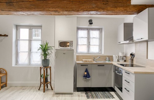 Trevoux Apartamento | Vrbo Property