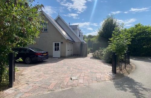 Zeewolde Villa | Vrijstaande villa met grote tuin, 4 slaapkamers en sauna