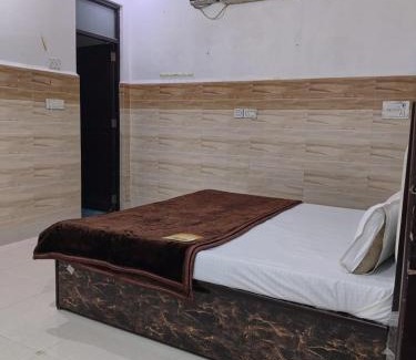 Vrindavan Hotel | vrindavan holi fest rooms