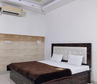 Vrindavan Hotel | vrindavan holi fest rooms
