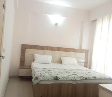 Vrindavan Hotel | Vrindavan Omex