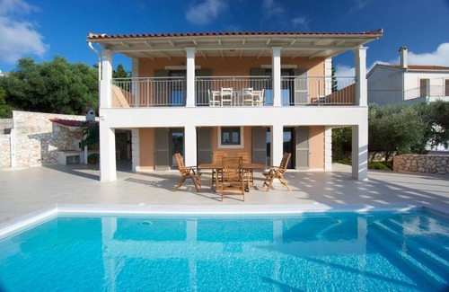 Antipata Villa | Vryonis - Cuatro Habitaciones Villa, Capacidad 8