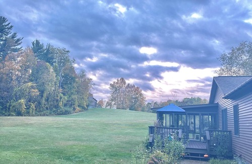 Bennington Casa | VT at its best! Near hiking trails, museums & colleges.