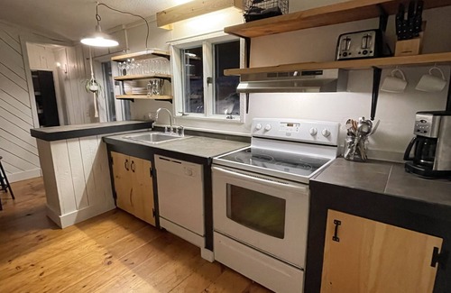 Londonderry Cabina | VT Cabin overlooking the West River and Village