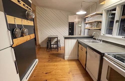 Londonderry Cabina | VT Cabin overlooking the West River and Village
