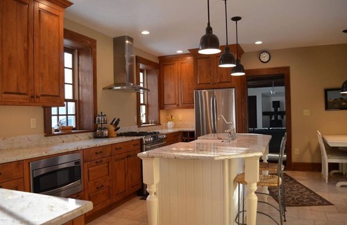 Cavendish Casa | VT Retreat - TV + Hot Tub + Pool Table