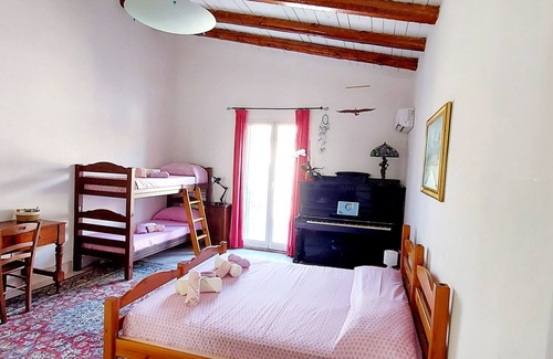 Castellammare Apartamento | Vucciria's Historic Home