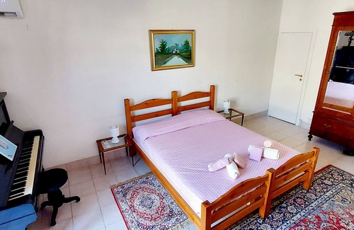Castellammare Apartamento | Vucciria's Historic Home
