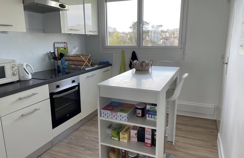 Plougonvelin Apartamento | Vue sur Mer, 200 m de la Plage, Appartement en Coeur de Station. Idéal Couple