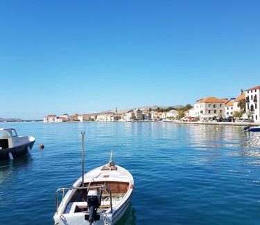 Kastel Stari Apartamento | Vukovarska Rose