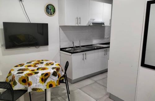 San Fernando Casa | VV Las Buganvillas MASPALOMAS - Cocina y habitaciones con baños privados