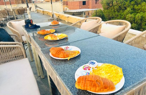 Al Haram Casa | Vysta pyramids hotel Cairo nView pyramids nrenovated roomsnRestaurant with view