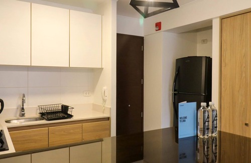 Barranco Apartamento | w Breezy 2BR in Luxury Building in Barranco