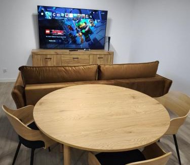 Starogard Gdanski Apartamento | W centrum NOWY Kameralny Apartamenta, Duży Parking, FV, Luksusowo wyposażony, PlayStation 5, Balkon, Klimatyzacja, Taras, Winda, Wyposażona kuchnia