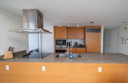 Downtown Miami Condominio | W Hotel Miami 49th Fl condo with Stunning Water and City Views - Pool & More