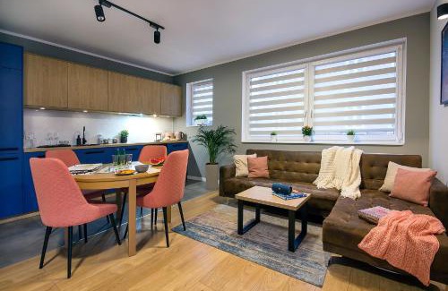 Koszalin Apartamento | W&K - Blue Suite - Faktura VAT, Szybkie Wi-Fi, Netflix, Parking w garażu, Blisko dworca i centrum