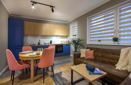 Koszalin Apartamento | W&K - Blue Suite - Faktura VAT, Szybkie Wi-Fi, Netflix, Parking w garażu, Blisko dworca i centrum