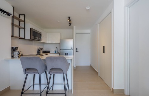 San Francisco Apartamento | w Radiant 1BR w Modern Balcony in San Francisco
