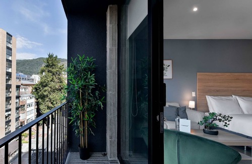 Zona Rosa Apartamento | w Radiant Loft w Balcony in El Nogal