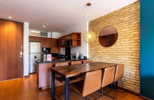 La Gran Via Apartamento | w* | Vibrant Duplex in Chico