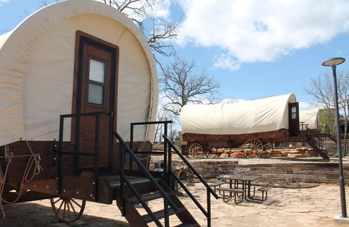 Bridgeport Casa | Wagon 3 - Charming West Wagon Getaway - Modern Comfort & Rustic Vibes