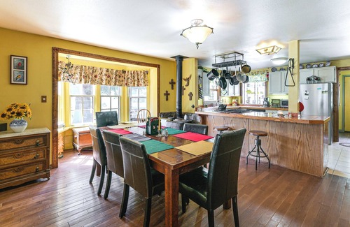 Creede Cabina | 'Wagon Wheel Hideaway' Near Fishing in Creede!
