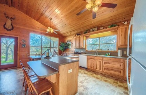 New Braunfels Cabina | Wagon Wheel Rr9084ww 3 Bedroom Home by RedAwning