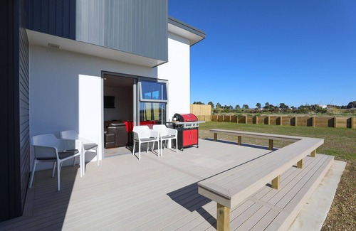Wharewaka Cabaña | Wai Escape - Taupo Holiday Unit