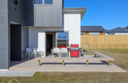 Wharewaka Cabaña | Wai Escape - Taupo Holiday Unit