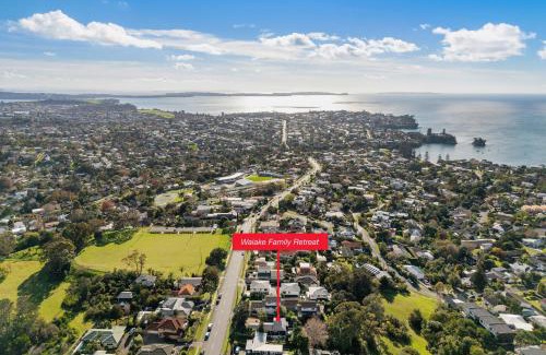Torbay Casa | Waiake Family Retreat - Auckland Holiday Home