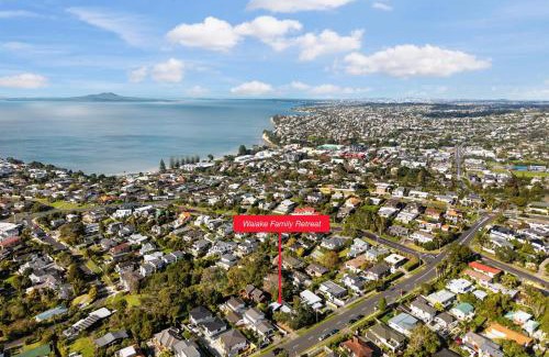 Torbay Casa | Waiake Family Retreat - Auckland Holiday Home
