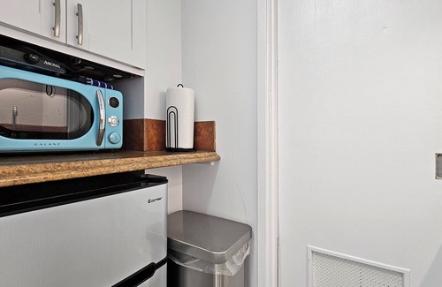 Waikiki Apartamento | 𝐖𝐀𝐈𝐊𝐈𝐊𝐈 6ᵀᴴ Floor Studio w/Balcony — WAIKIKI GRAND HOTEL® 615