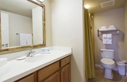 Waikiki Complejo | Waikikian Beach Walk Resort & Spa, Hot Tub, Beach!