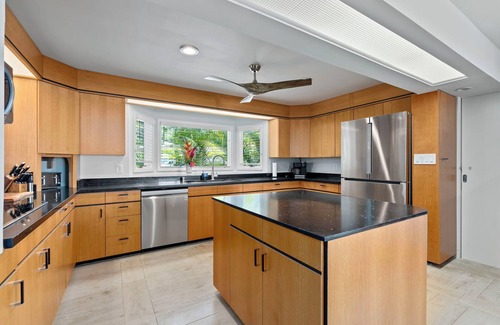 Waialae Iki Ridge Casa | Wailupe Beach Front: Lux Oceanfront w/ Pool, Hot Tub, Beach Access & Stunning Vi