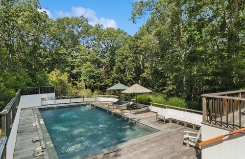 East Hampton Casa | Wainscott retreat w resort-style indoor-outdoor living, pool, total.