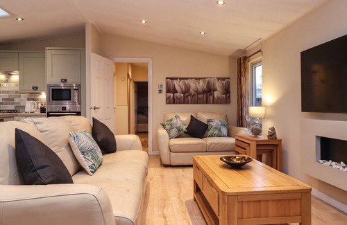 Troutbeck Cabaña | WAINWRIGHT LODGE, pet friendly, with hot tub in Windermere