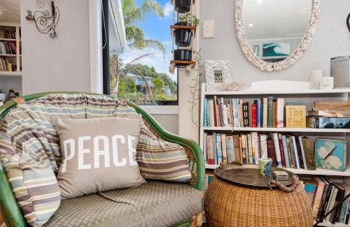 Waipu Cove Casa | Waipu Cove Palm Cottage - Waipu Cove Holiday Home