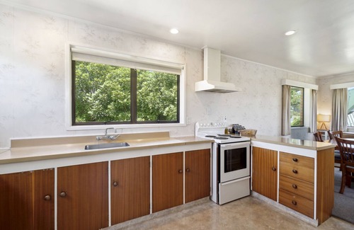 Lynmore Casa | Waitawa Bach - Rotorua Holiday Home