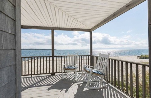 New Suffolk Casa | Wake up on a Private Beach