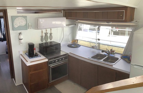 Port Clinton Alquiler De Eote | Wake up ON the lake aboard Sleuth!