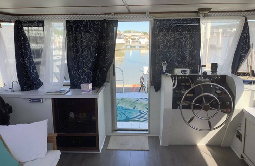 Port Clinton Alquiler De Eote | Wake up ON the lake aboard Sleuth!