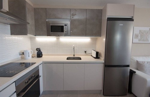 Patalavaca Apartamento | Despiértate con hermosas vistas al mar desde este elegante apartamento