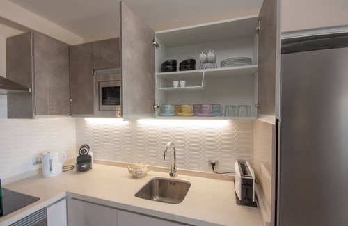 Patalavaca Apartamento | Despiértate con hermosas vistas al mar desde este elegante apartamento
