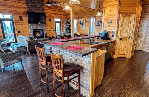 Todd Cabina | Wake Up to Mtn Views, End the Day in the Hot Tub @ Skyview Hideaway
