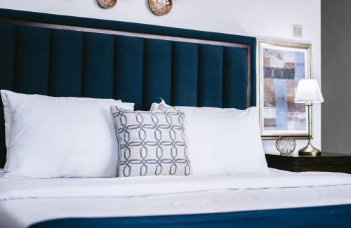 Dubai Apartamento | Wake Up To Sea Views In A Blue Lush Home On 51st