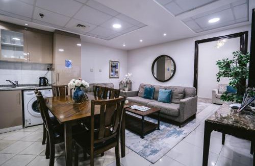 Dubai Apartamento | Wake Up To Sea Views In A Blue Lush Home On 51st