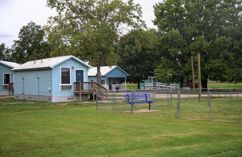 Lake Village Cabina | Wake up to sunrise over Lake Chicot!