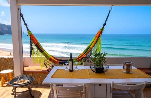 Aljezur Casa | Wake up to the sea in this charming house in Aljezur