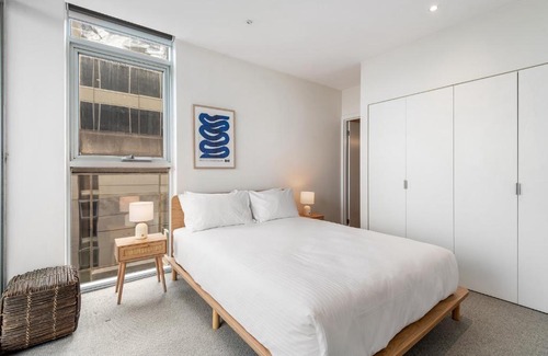 South Yarra Apartamento | Wake Up to Views, Pool & the South Yarra Lifestyle